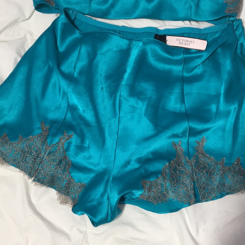 VS two piece - Picture 2 of 4